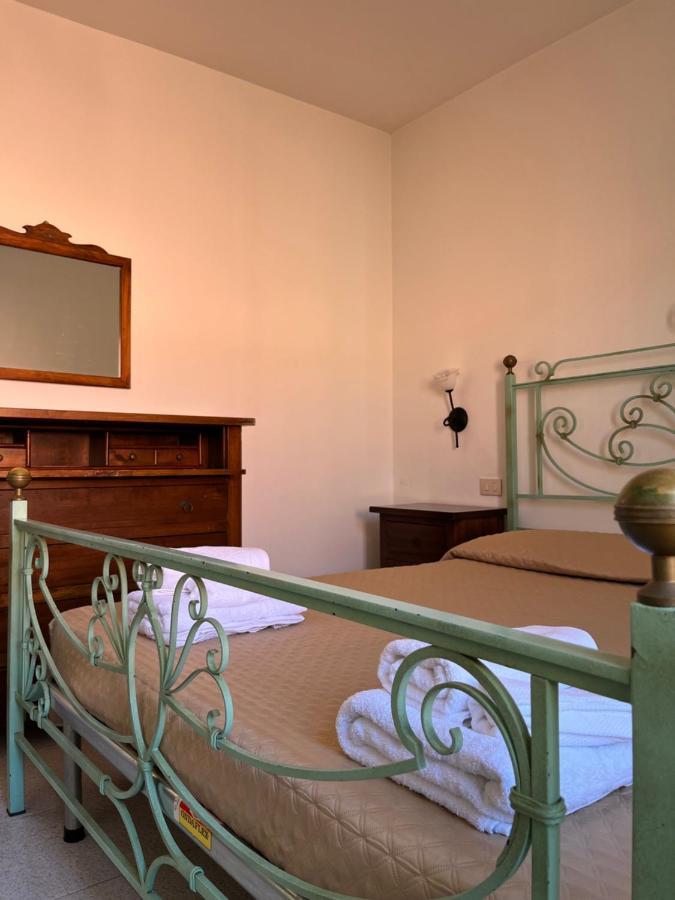 La Casa Di Tonia Apartment La Caletta Bagian luar foto